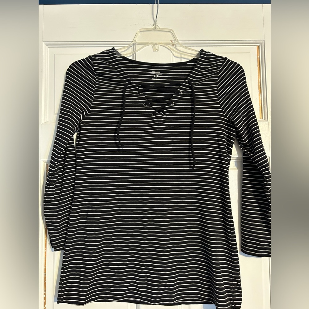 Old Navy Vneck striped long sleeve top